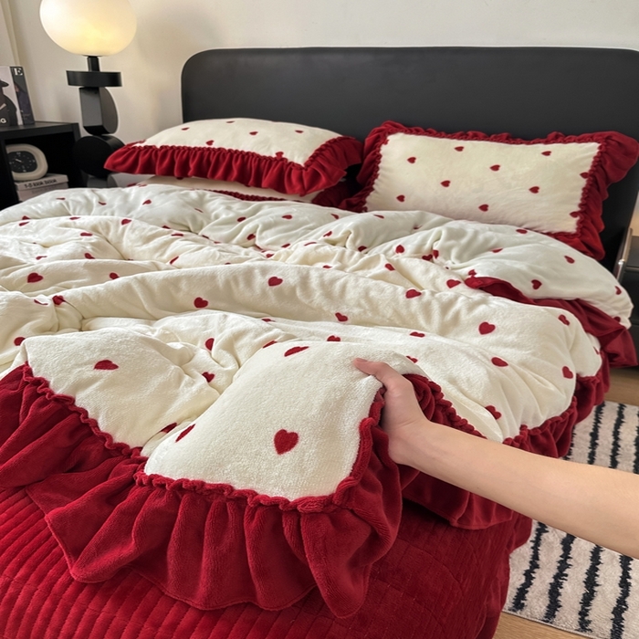 91家纺网 家纺一手货源 找家纺 欧尚 2025新款法式大花边床盖四件套 法式红色小心心