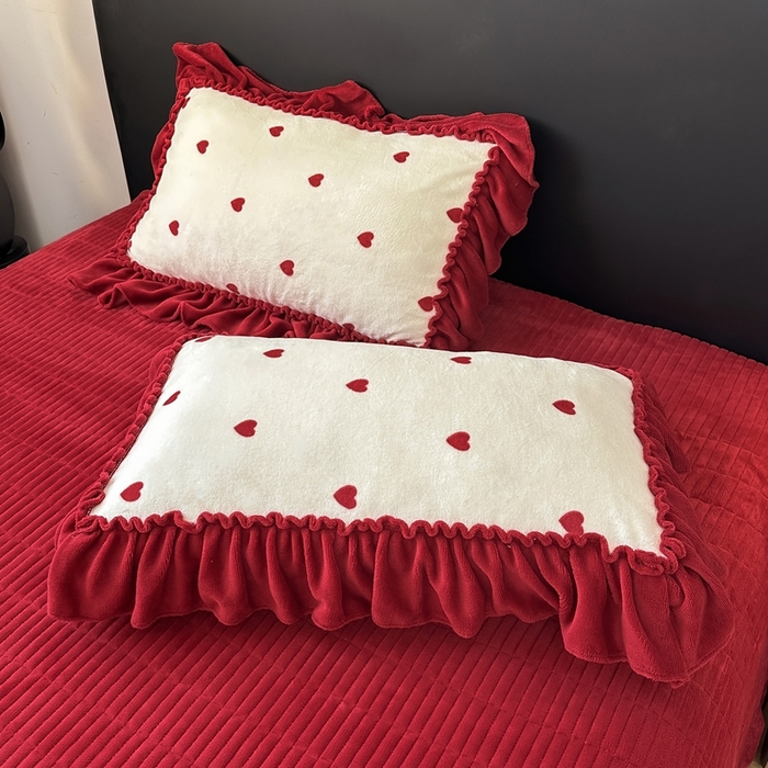 91家纺网 家纺一手货源 找家纺 欧尚 2025新款法式大花边床盖四件套 法式红色小心心