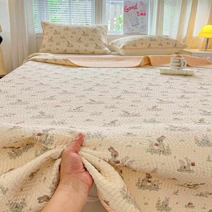 91家纺网 家纺一手货源 找家纺 羽爱家纺2025全棉13372新疆棉花床盖三件套 萌萌兔