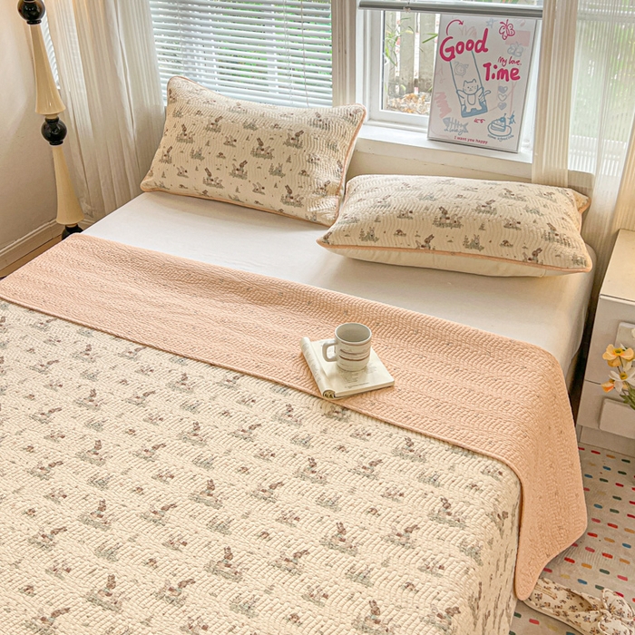 91家纺网 家纺一手货源 找家纺 羽爱家纺 2025全棉13372新疆棉花床盖四件套 萌萌兔