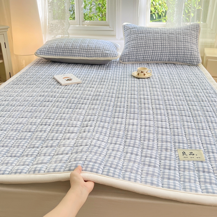 91家纺网 家纺一手货源 找家纺 （总）三盛源 2025新款牛奶绒绗绣夹棉防滑保暖秋冬印花床护垫床褥绒床垫加厚高克重加宽包边