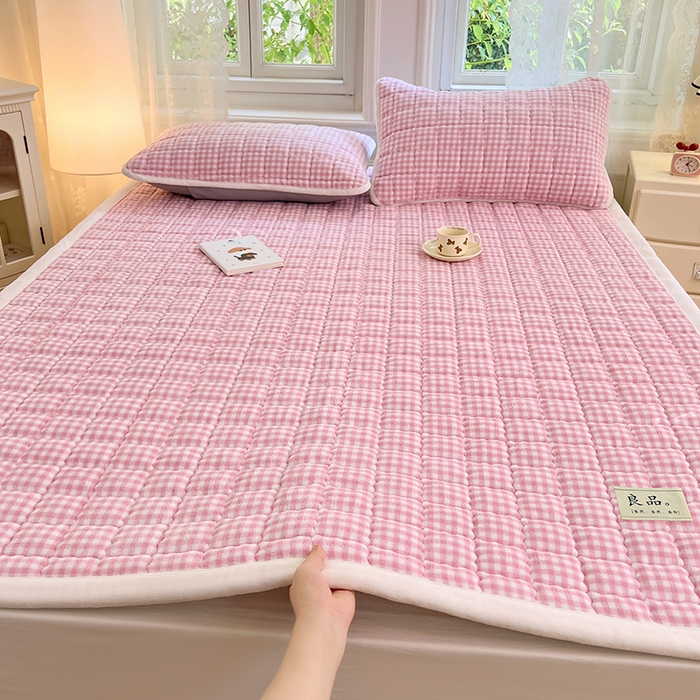 91家纺网 家纺一手货源 找家纺 （总）三盛源 2025新款牛奶绒绗绣夹棉防滑保暖秋冬印花床护垫床褥绒床垫加厚高克重加宽包边