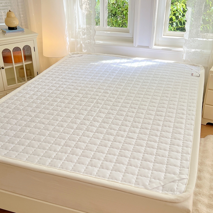 91家纺网 家纺一手货源 找家纺 三盛源 2025新款牛奶绒绗绣夹棉防滑保暖秋冬印花床护垫床褥绒床垫加厚高克重加宽包边 方格-抹茶绿