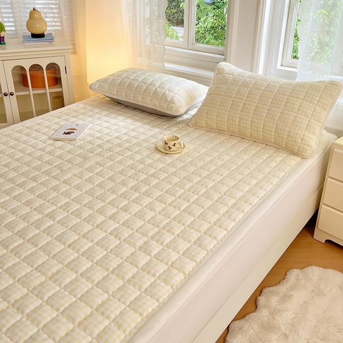 91家纺网 家纺一手货源 找家纺 三盛源 2025新款牛奶绒绗绣夹棉防滑保暖秋冬印花床护垫床褥绒床垫加厚高克重加宽包边 方格-柠檬黄