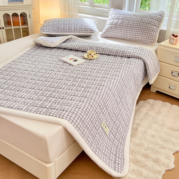 91家纺网 家纺一手货源 找家纺 三盛源 2025新款牛奶绒绗绣夹棉防滑保暖秋冬印花床护垫床褥绒床垫加厚高克重加宽包边 方格-高级灰