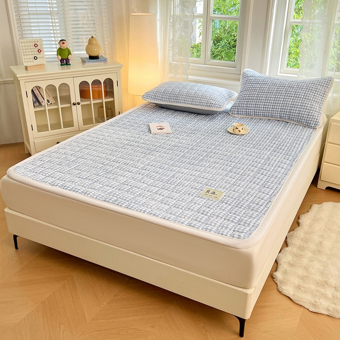 91家纺网 家纺一手货源 找家纺 三盛源 2025新款牛奶绒绗绣夹棉防滑保暖秋冬印花床护垫床褥绒床垫加厚高克重加宽包边 方格-紫萝蓝