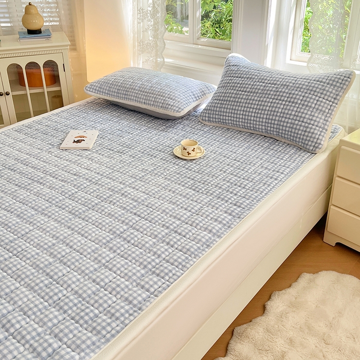 91家纺网 家纺一手货源 找家纺 三盛源 2025新款牛奶绒绗绣夹棉防滑保暖秋冬印花床护垫床褥绒床垫加厚高克重加宽包边 方格-紫萝蓝