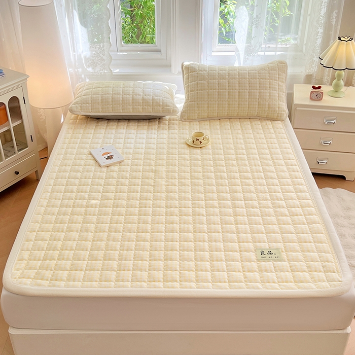 91家纺网 家纺一手货源 找家纺 三盛源 2025新款牛奶绒绗绣夹棉防滑保暖秋冬印花床护垫床褥绒床垫加厚高克重加宽包边 方格-柠檬黄
