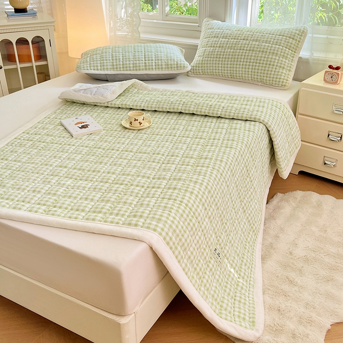 91家纺网 家纺一手货源 找家纺 三盛源 2025新款牛奶绒绗绣夹棉防滑保暖秋冬印花床护垫床褥绒床垫加厚高克重加宽包边 方格-抹茶绿