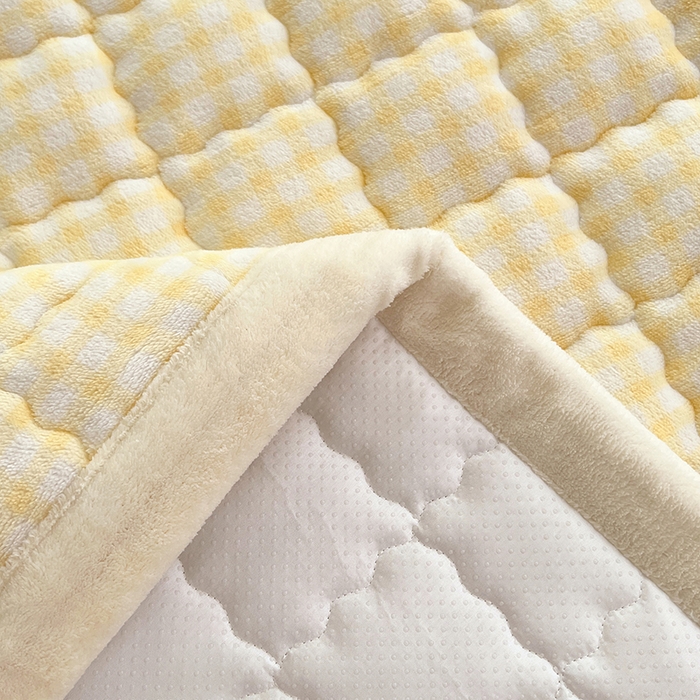 91家纺网 家纺一手货源 找家纺 三盛源 2025新款牛奶绒绗绣夹棉防滑保暖秋冬印花床护垫床褥绒床垫加厚高克重加宽包边 方格-柠檬黄