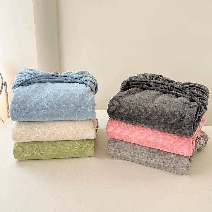 91家纺网 家纺一手货源 找家纺 （总）三盛源 2025新款高克重雕花牛奶绒床笠三件套加厚保暖床垫保护套