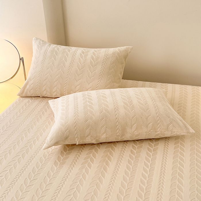 91家纺网 家纺一手货源 找家纺 三盛源 2025新款高克重雕花牛奶绒床笠三件套加厚保暖床垫保护套 麦穗-奶油白