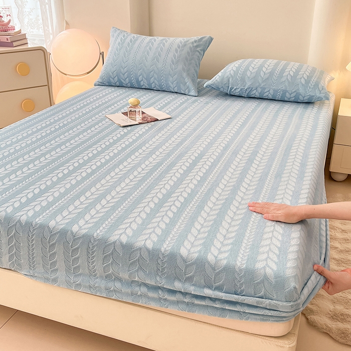 三盛源 2025新款高克重雕花牛奶绒床笠三件套加厚保暖床垫保护套 麦穗-天空蓝