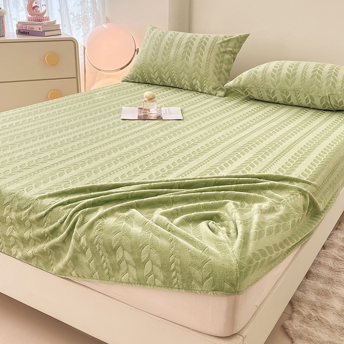 91家纺网 家纺一手货源 找家纺 三盛源 2025新款高克重雕花牛奶绒床笠三件套加厚保暖床垫保护套 麦穗-抹茶绿
