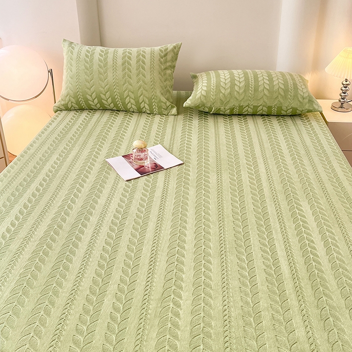 91家纺网 家纺一手货源 找家纺 三盛源 2025新款高克重雕花牛奶绒床笠三件套加厚保暖床垫保护套 麦穗-抹茶绿