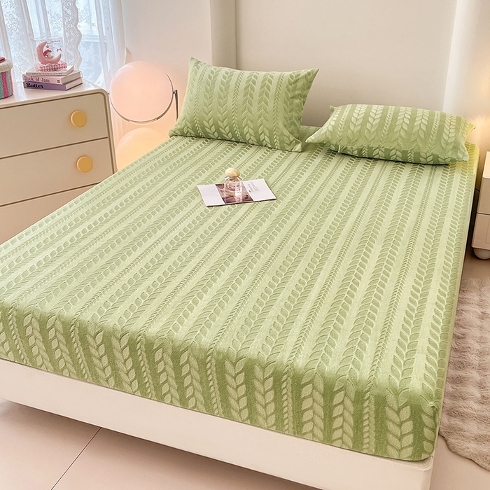 91家纺网 家纺一手货源 找家纺 三盛源 2025新款高克重雕花牛奶绒床笠三件套加厚保暖床垫保护套 麦穗-抹茶绿