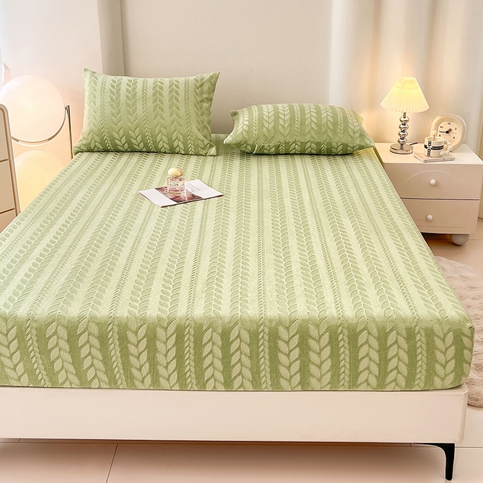 91家纺网 家纺一手货源 找家纺 三盛源 2025新款高克重雕花牛奶绒床笠三件套加厚保暖床垫保护套 麦穗-抹茶绿