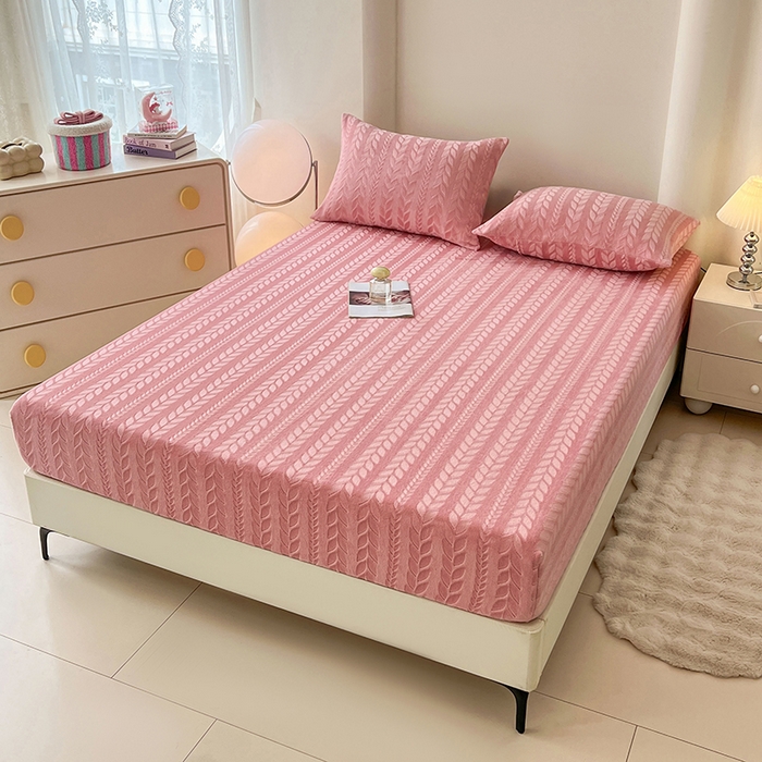 91家纺网 家纺一手货源 找家纺 三盛源 2025新款高克重雕花牛奶绒床笠三件套加厚保暖床垫保护套 麦穗-豆沙粉