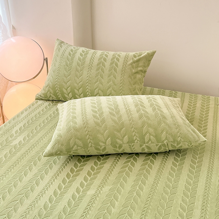 91家纺网 家纺一手货源 找家纺 三盛源 2025新款高克重雕花牛奶绒床笠三件套加厚保暖床垫保护套 麦穗-抹茶绿