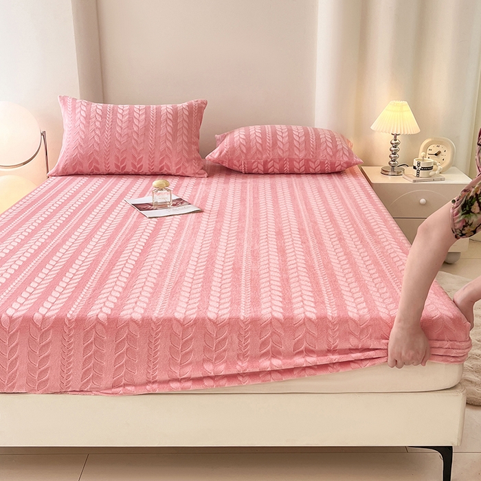 91家纺网 家纺一手货源 找家纺 三盛源 2025新款高克重雕花牛奶绒床笠三件套加厚保暖床垫保护套 麦穗-豆沙粉