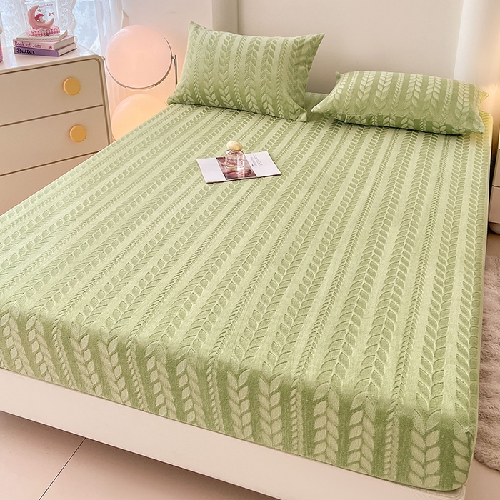 91家纺网 家纺一手货源 找家纺 三盛源 2025新款高克重雕花牛奶绒床笠三件套加厚保暖床垫保护套 麦穗-抹茶绿