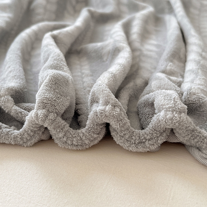 91家纺网 家纺一手货源 找家纺 三盛源 2025新款高克重雕花牛奶绒床笠三件套加厚保暖床垫保护套 麦穗-雅士灰