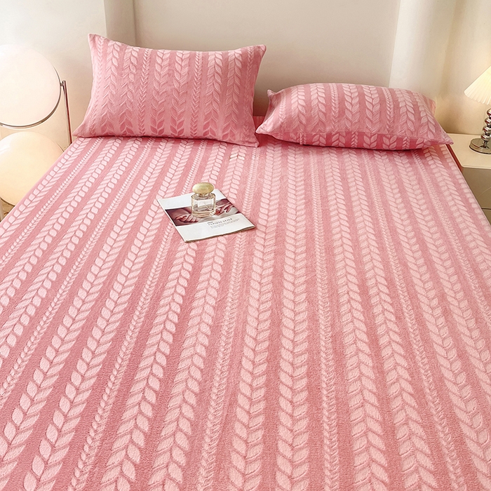 91家纺网 家纺一手货源 找家纺 三盛源 2025新款高克重雕花牛奶绒床笠三件套加厚保暖床垫保护套 麦穗-豆沙粉