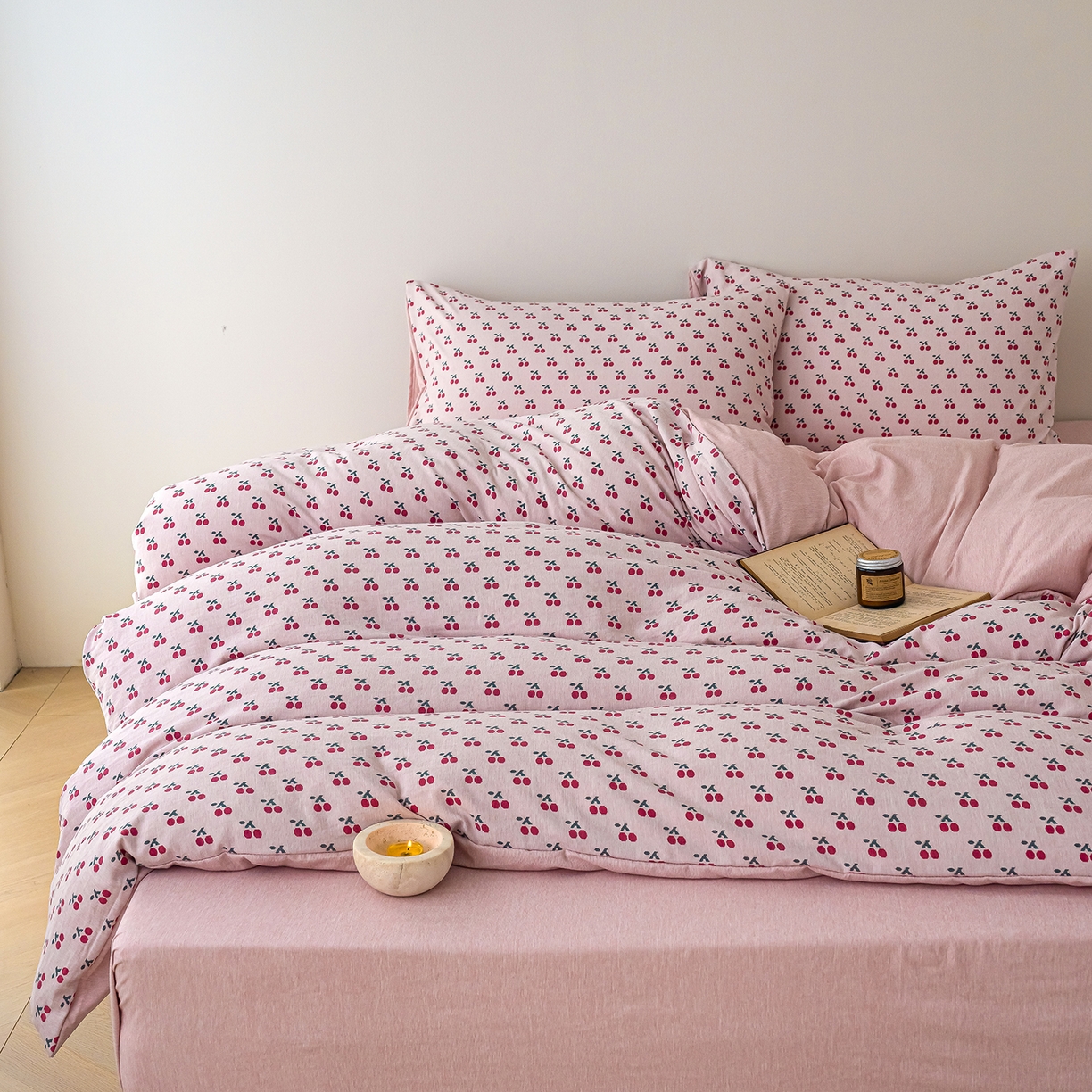 91家纺网 家纺一手货源 找家纺 竹合家纺 2025秋冬新款加厚磨毛色织暖绒系列针织四件套高克重 红樱桃