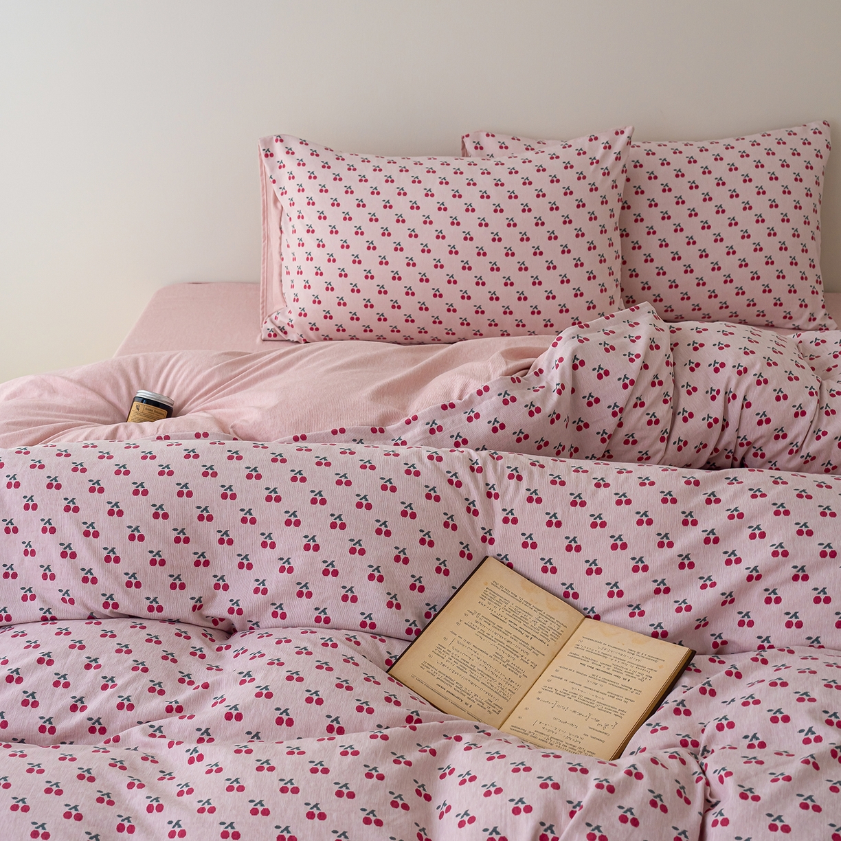 91家纺网 家纺一手货源 找家纺 竹合家纺 2025秋冬新款加厚磨毛色织暖绒系列针织四件套高克重 红樱桃