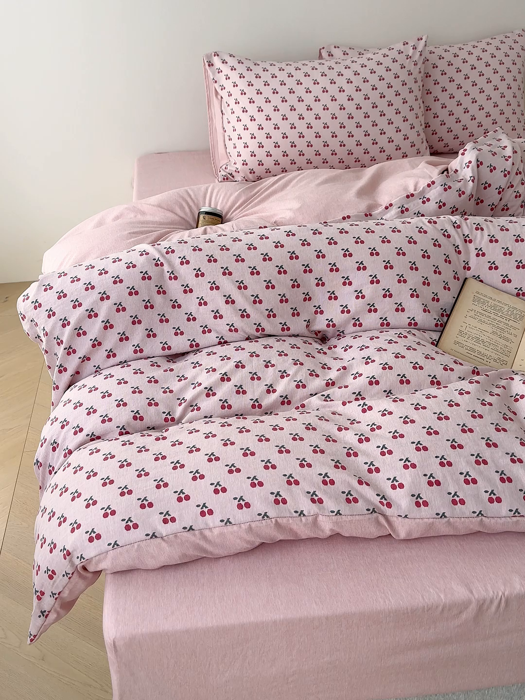 91家纺网 家纺一手货源 找家纺 竹合家纺 2025秋冬新款加厚磨毛色织暖绒系列针织四件套高克重 红樱桃