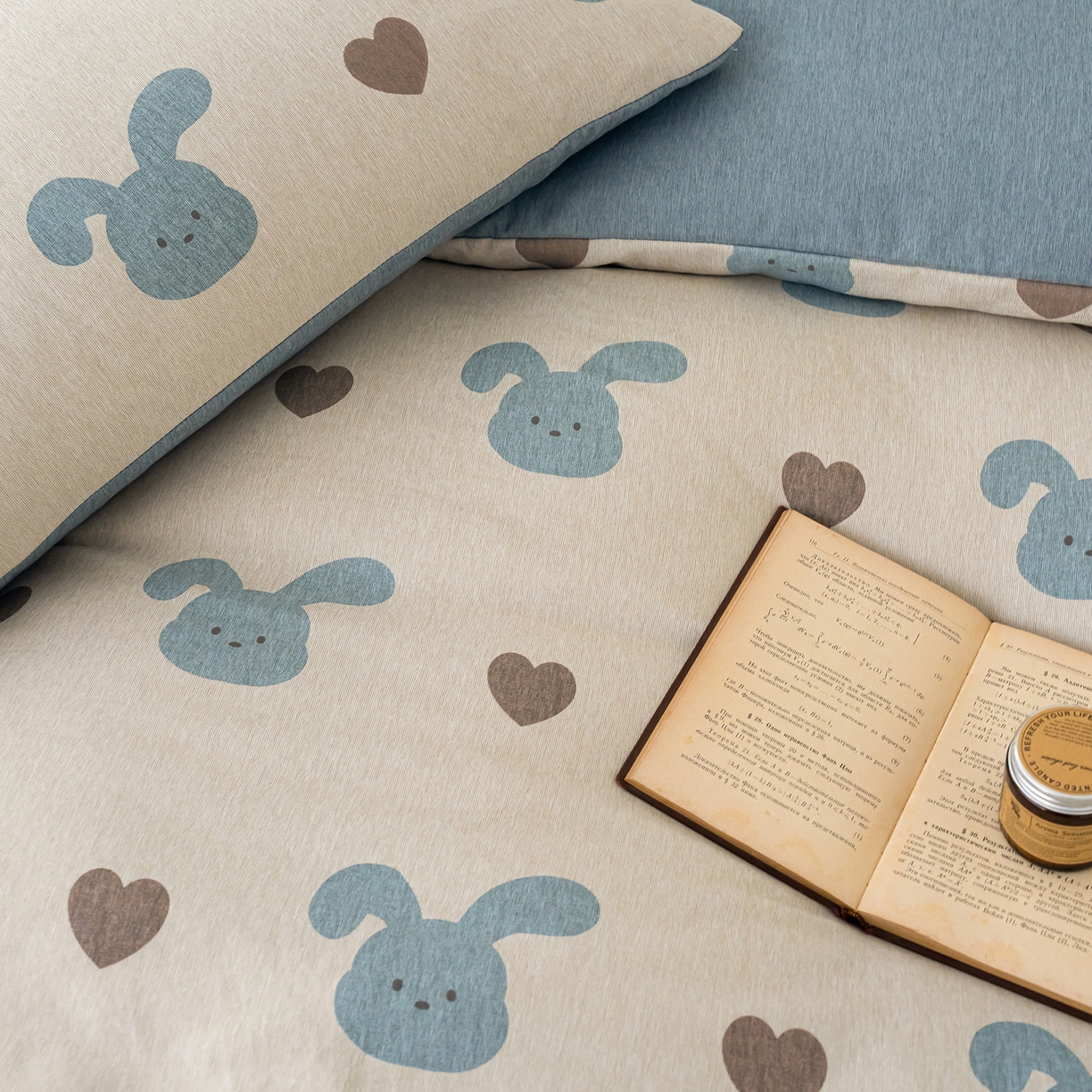 91家纺网 家纺一手货源 找家纺 竹合家纺 2025秋冬新款加厚磨毛色织暖绒系列针织四件套高克重 爱心蓝兔