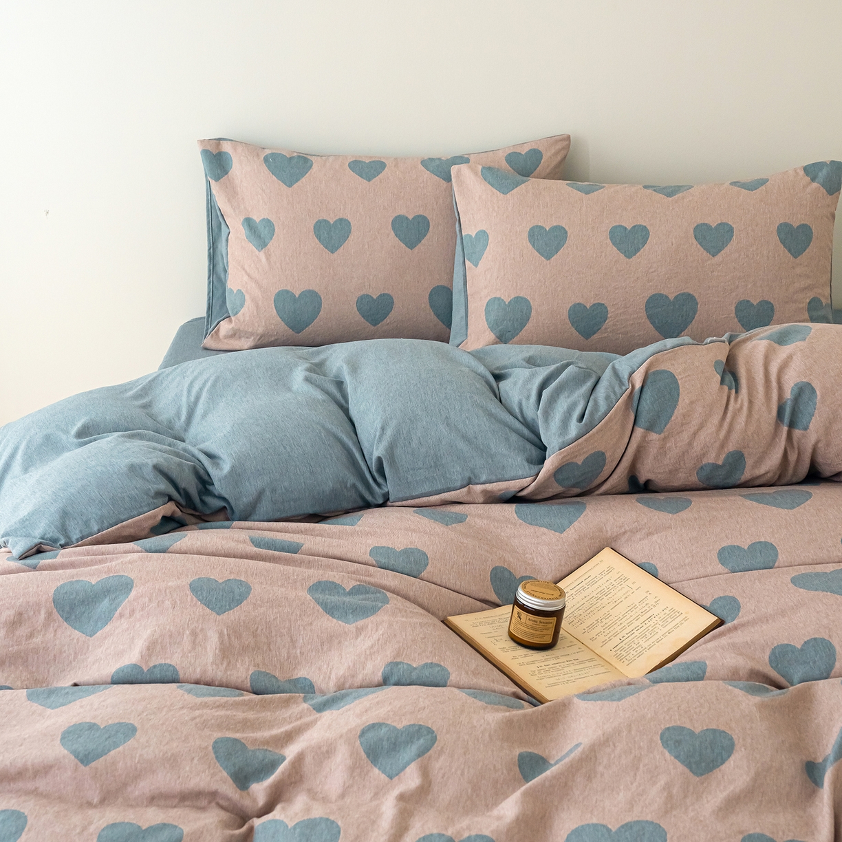 91家纺网 家纺一手货源 找家纺 竹合家纺 2025秋冬新款加厚磨毛色织暖绒系列针织四件套高克重 大爱心粉