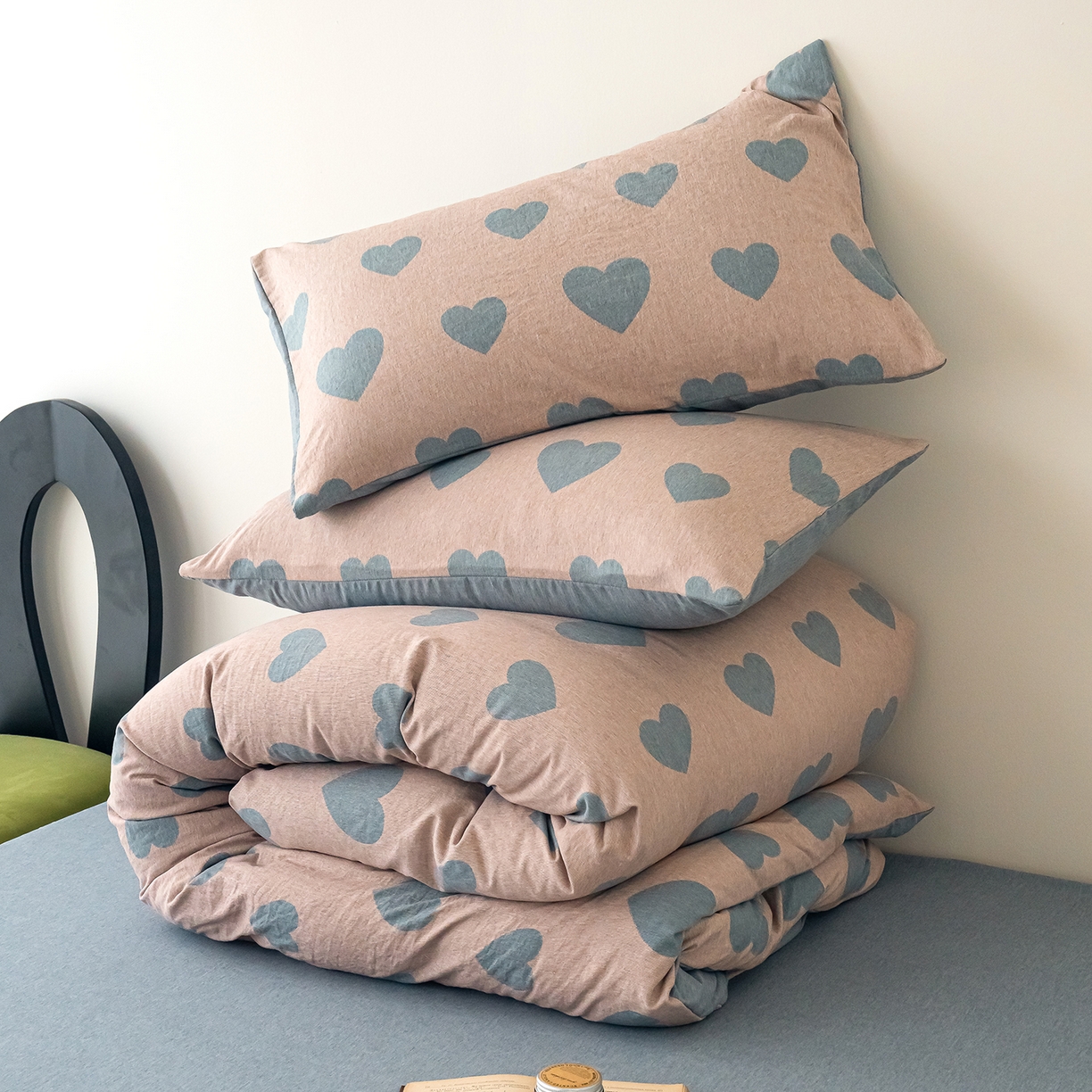 91家纺网 家纺一手货源 找家纺 竹合家纺 2025秋冬新款加厚磨毛色织暖绒系列针织四件套高克重 大爱心粉