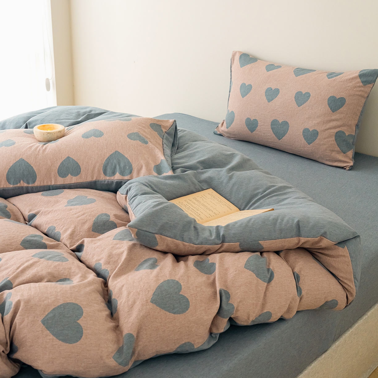 91家纺网 家纺一手货源 找家纺 竹合家纺 2025秋冬新款加厚磨毛色织暖绒系列针织四件套高克重 大爱心粉