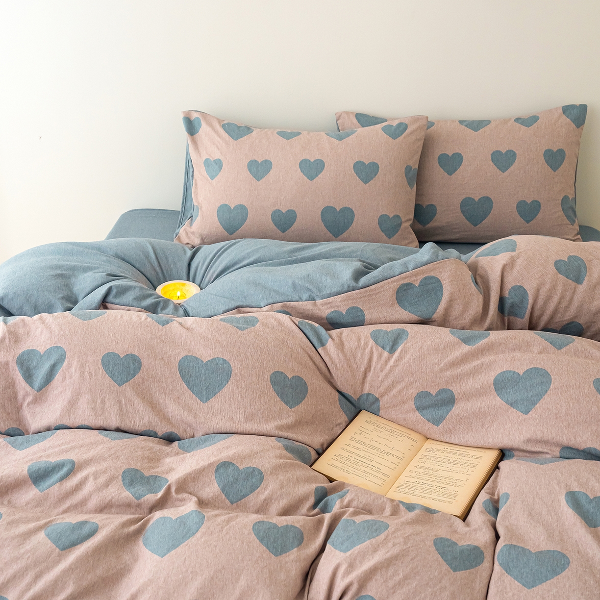 91家纺网 家纺一手货源 找家纺 竹合家纺 2025秋冬新款加厚磨毛色织暖绒系列针织四件套高克重 大爱心粉