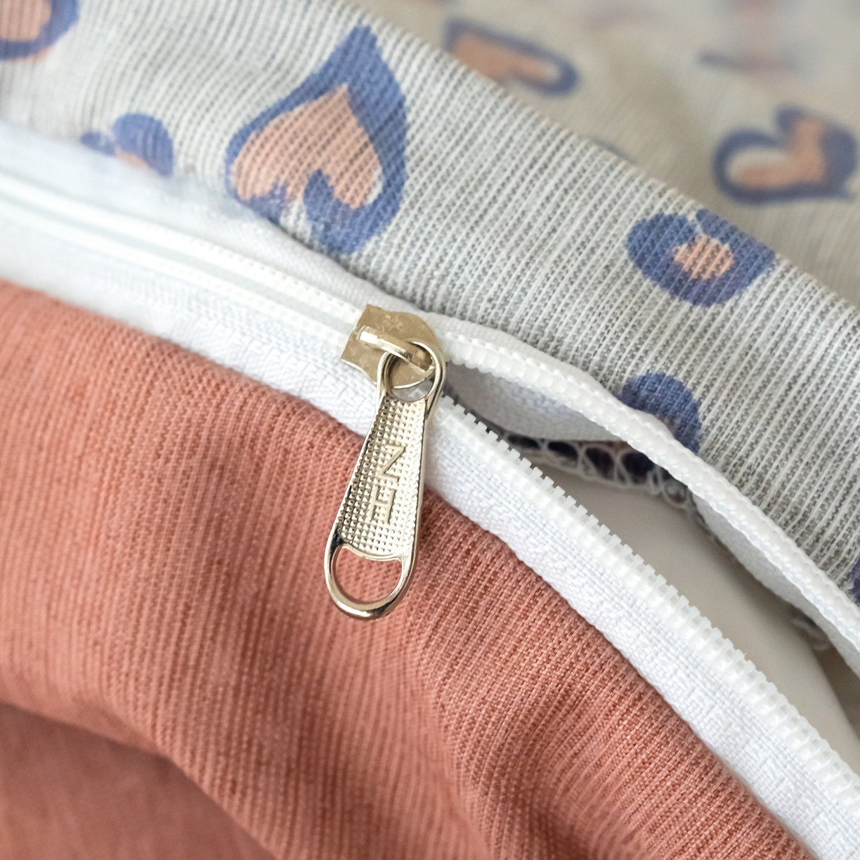 91家纺网 家纺一手货源 找家纺 竹合家纺 2025秋冬新款加厚磨毛色织暖绒系列针织四件套高克重 豹纹紫