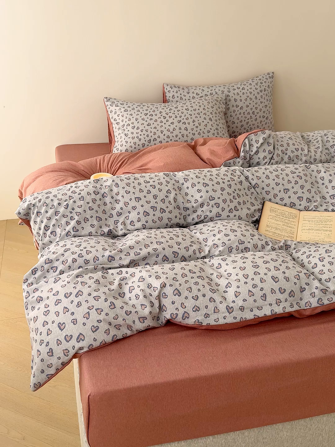 91家纺网 家纺一手货源 找家纺 竹合家纺 2025秋冬新款加厚磨毛色织暖绒系列针织四件套高克重 豹纹紫