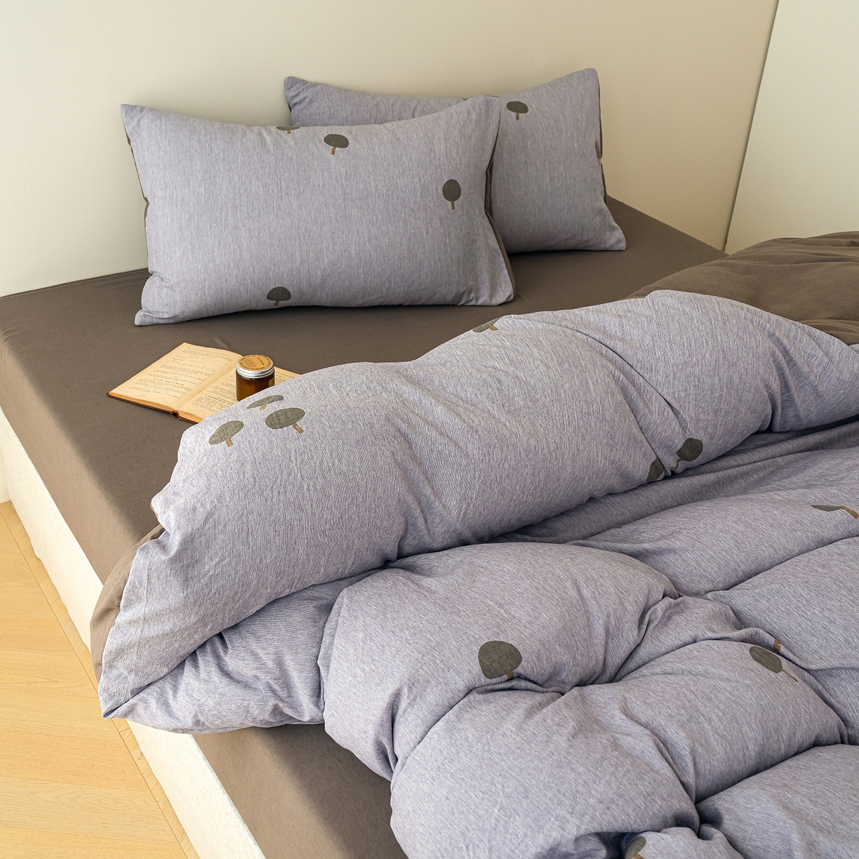 91家纺网 家纺一手货源 找家纺 竹合家纺 2025秋冬新款加厚磨毛色织暖绒系列针织四件套高克重 蘑菇森林