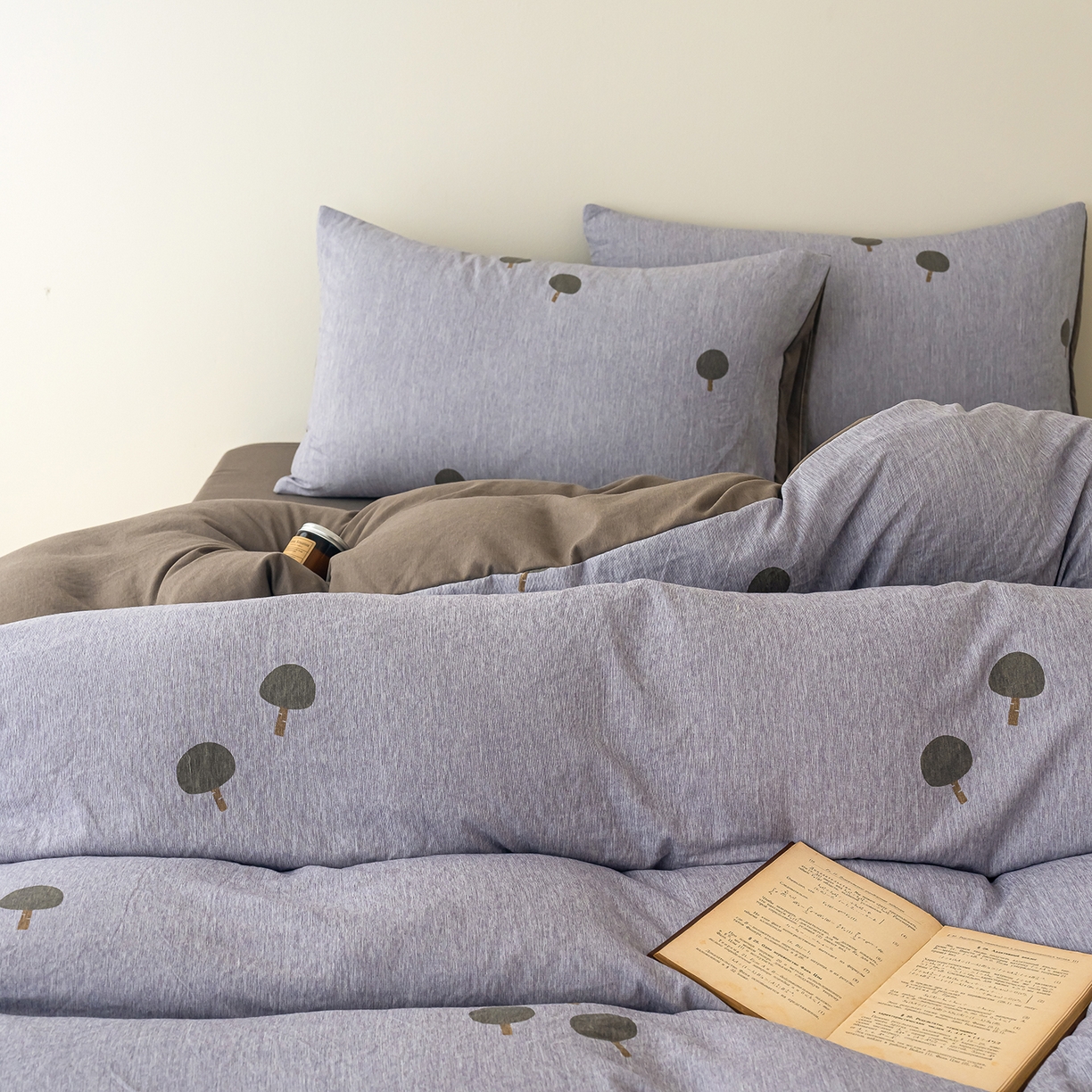 91家纺网 家纺一手货源 找家纺 竹合家纺 2025秋冬新款加厚磨毛色织暖绒系列针织四件套高克重 蘑菇森林