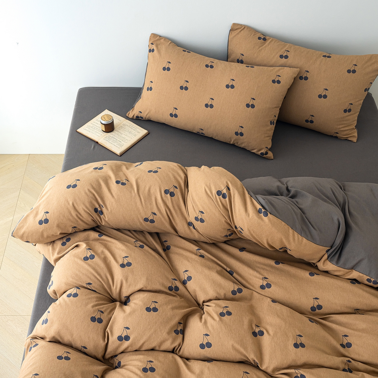 91家纺网 家纺一手货源 找家纺 竹合家纺 2025秋冬新款加厚磨毛色织暖绒系列针织四件套高克重 樱桃卡其