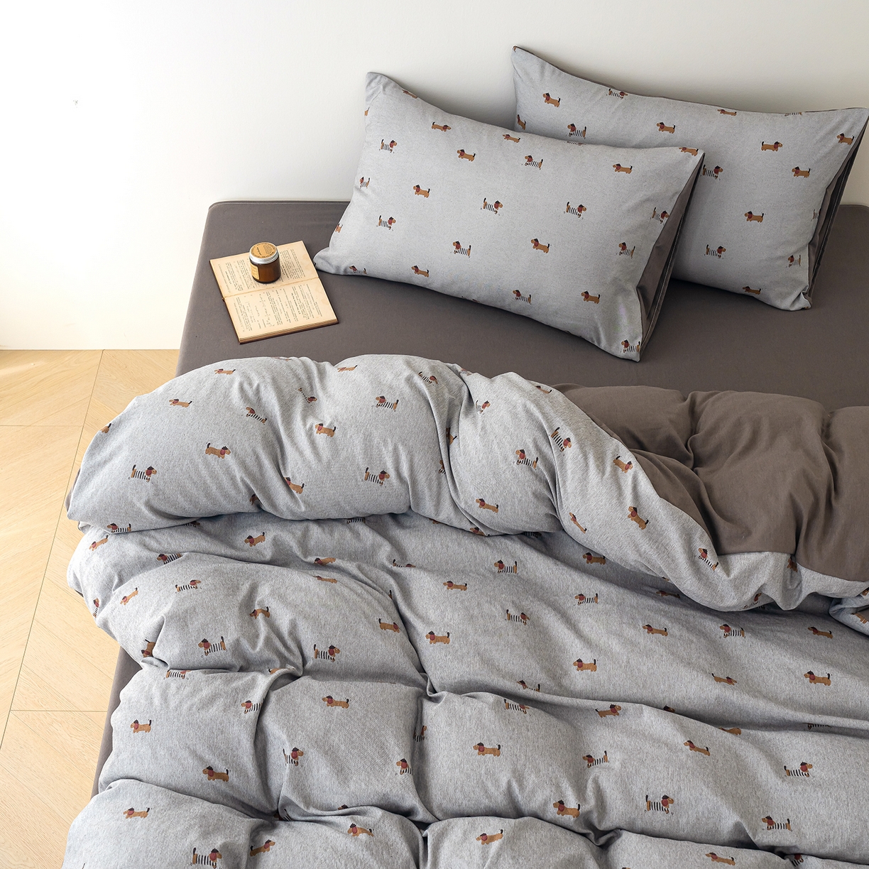 91家纺网 家纺一手货源 找家纺 竹合家纺 2025秋冬新款加厚磨毛色织暖绒系列针织四件套高克重 腊肠狗