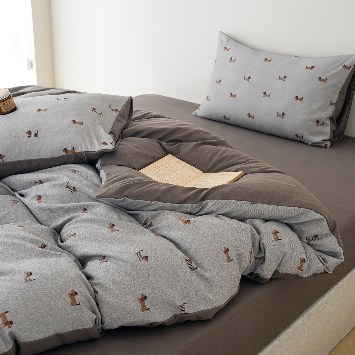 91家纺网 家纺一手货源 找家纺 竹合家纺 2025秋冬新款加厚磨毛色织暖绒系列针织四件套高克重 腊肠狗