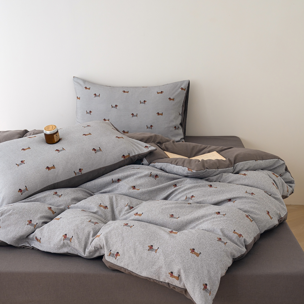 91家纺网 家纺一手货源 找家纺 竹合家纺 2025秋冬新款加厚磨毛色织暖绒系列针织四件套高克重 腊肠狗