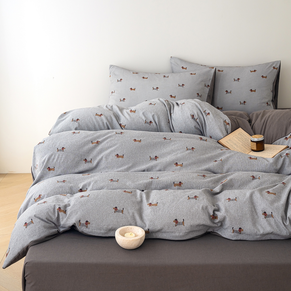 91家纺网 家纺一手货源 找家纺 竹合家纺 2025秋冬新款加厚磨毛色织暖绒系列针织四件套高克重 腊肠狗