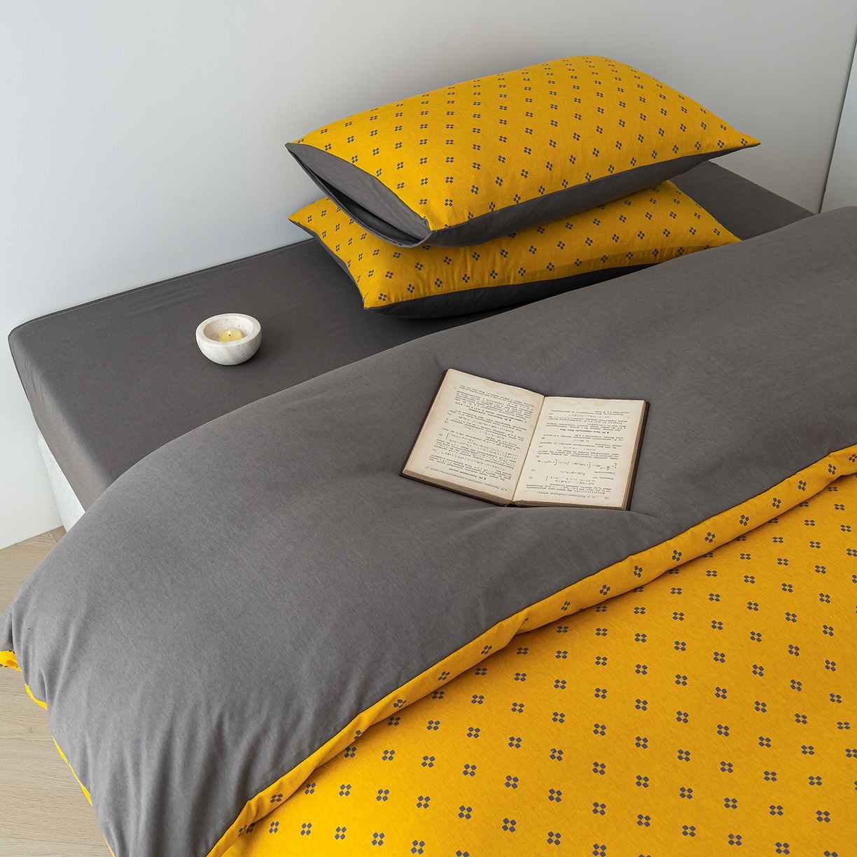 91家纺网 家纺一手货源 找家纺 竹合家纺 2025秋冬新款加厚磨毛色织暖绒系列针织四件套高克重 几何方块