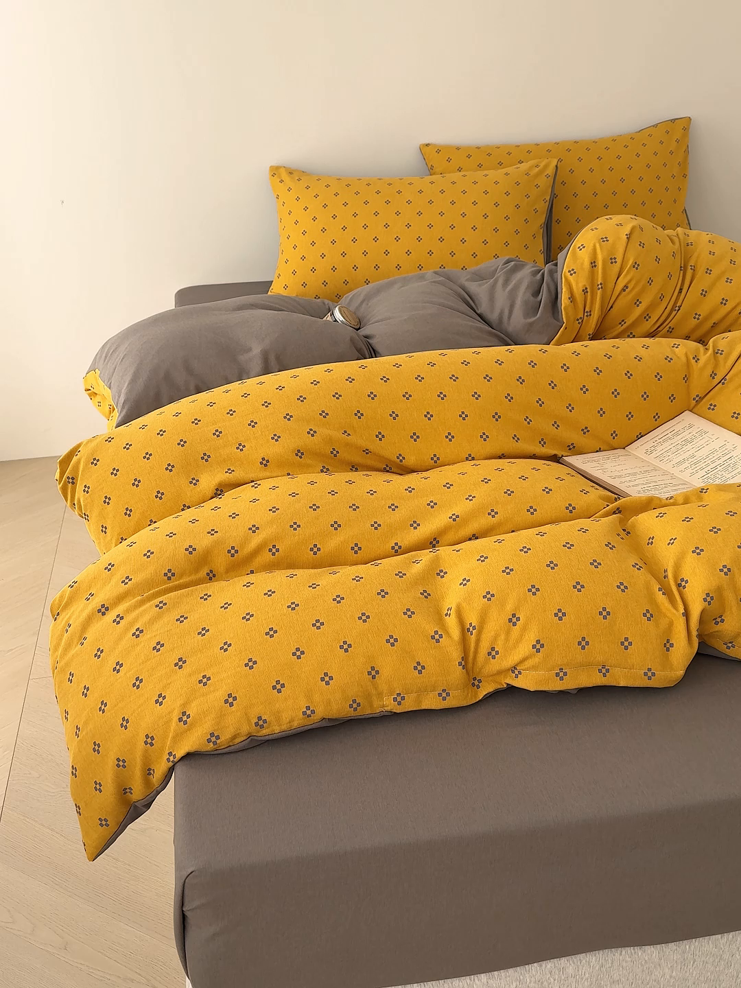 91家纺网 家纺一手货源 找家纺 竹合家纺 2025秋冬新款加厚磨毛色织暖绒系列针织四件套高克重 几何方块