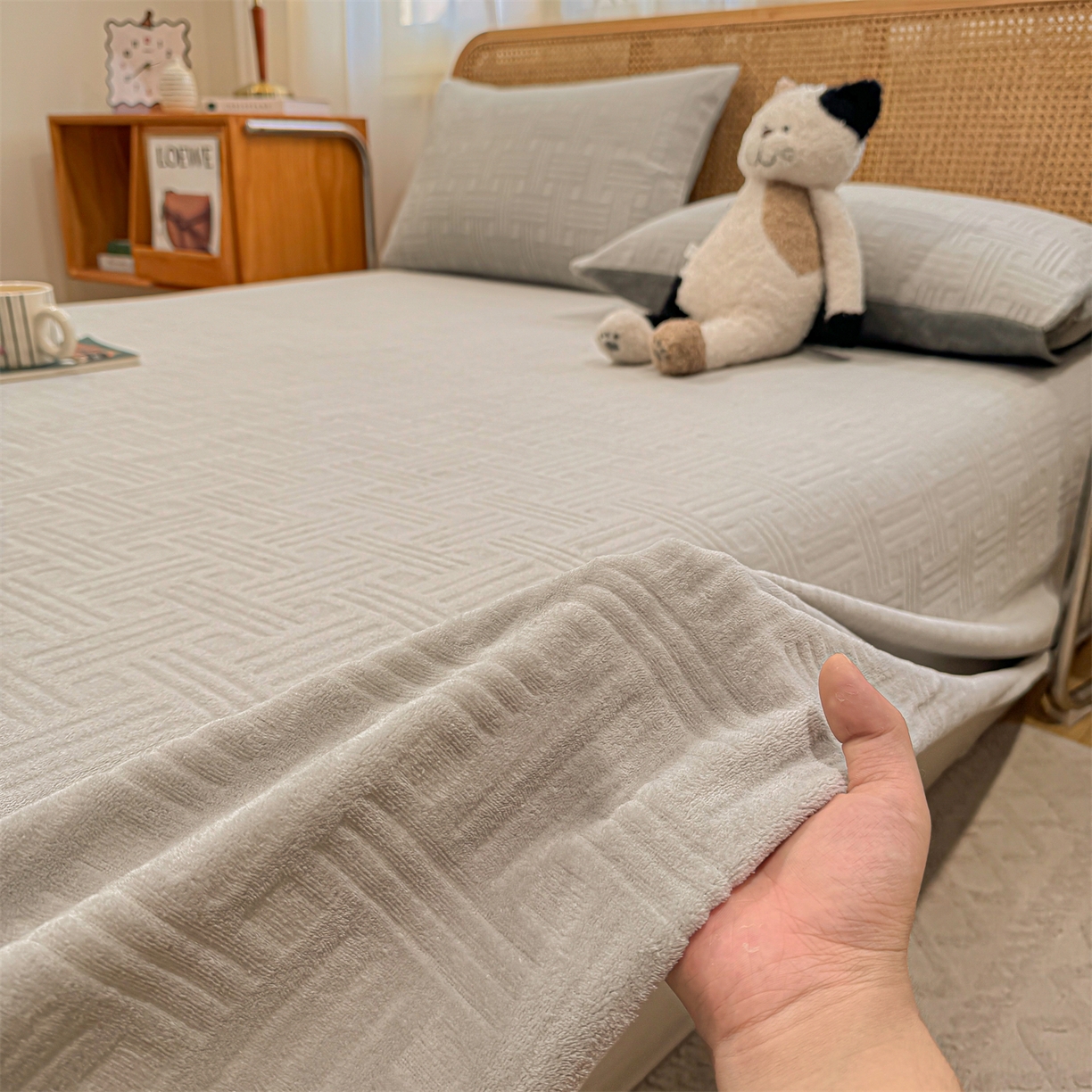 91家纺网 家纺一手货源 找家纺 （总）灰鲸 2025新款纯色雕花牛奶绒床单单品床单床单单件