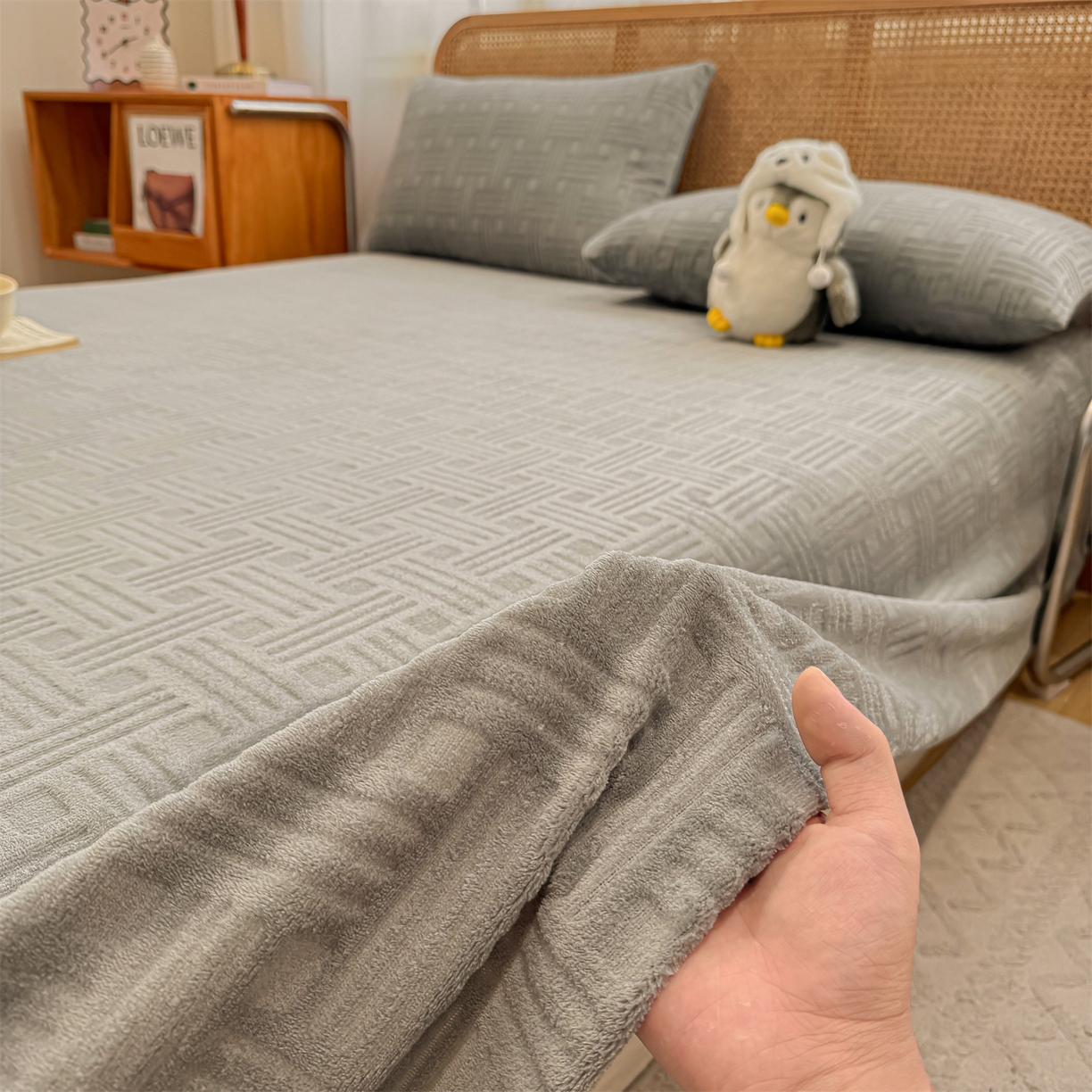 91家纺网 家纺一手货源 找家纺 （总）灰鲸 2025新款纯色雕花牛奶绒床单单品床单床单单件