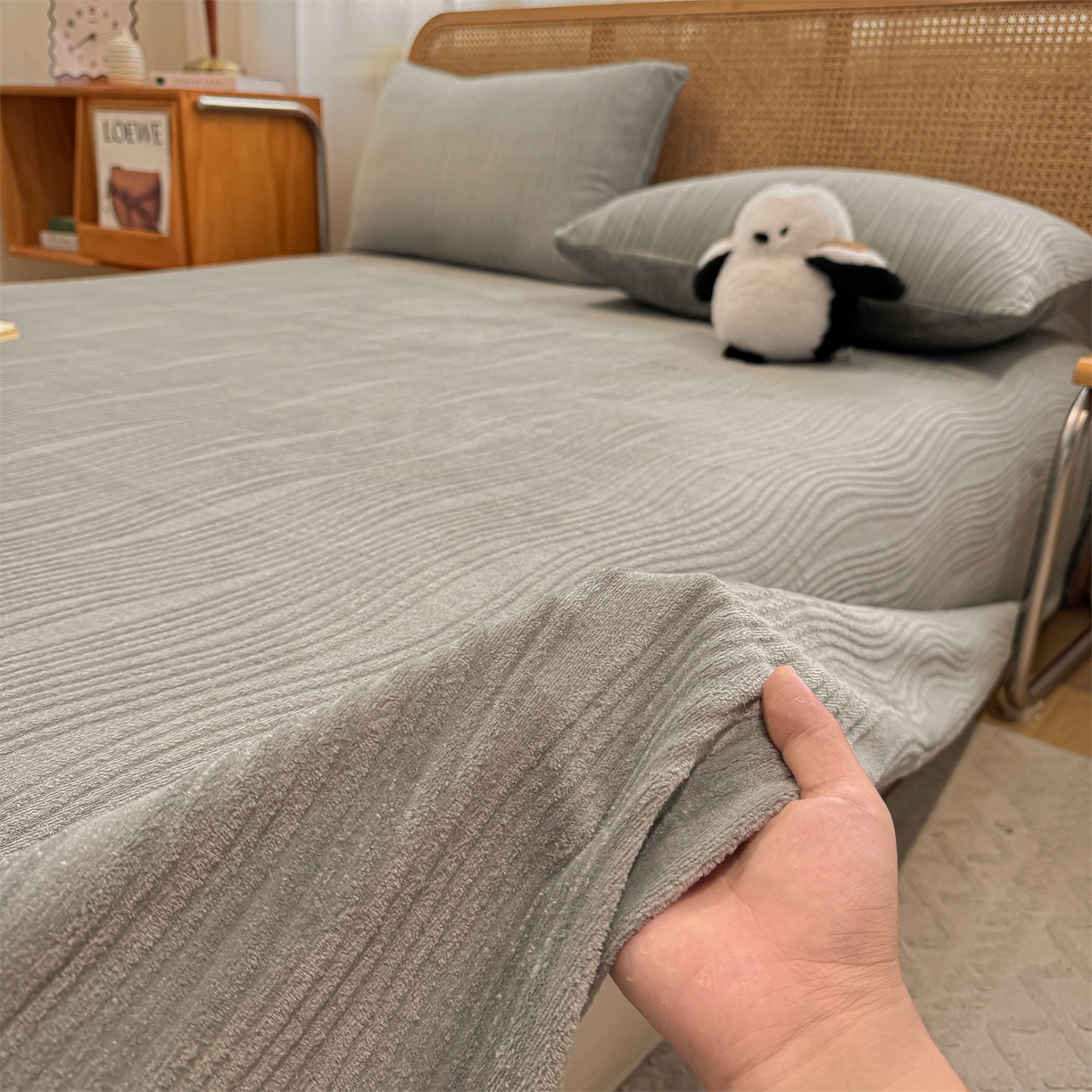 91家纺网 家纺一手货源 找家纺 （总）灰鲸 2025新款纯色雕花牛奶绒床单单品床单床单单件