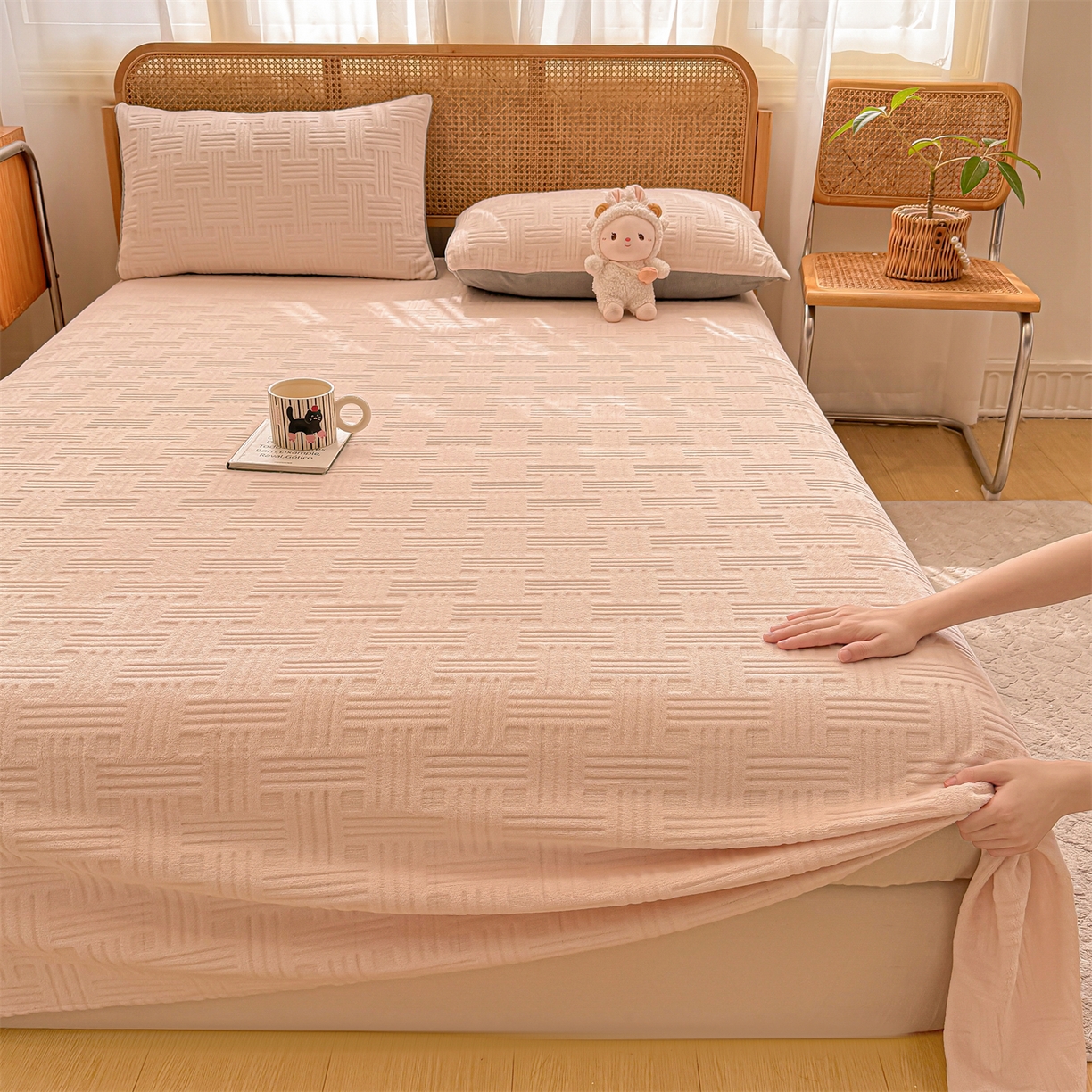 91家纺网 家纺一手货源 找家纺 灰鲸 2025新款纯色雕花牛奶绒床单单品床单床单单件 糖果格-奶茶